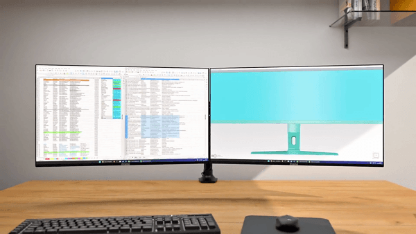 Multi-screen setup for a panoramic workspace